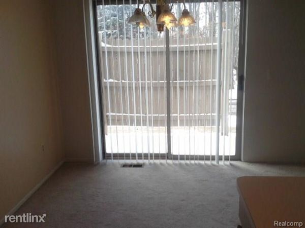 Building Photo - 40 Pine Tree Ridge Dr
