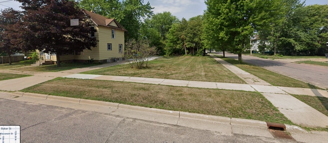 Building Photo - 431 9th St N
