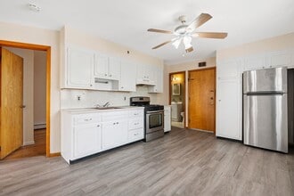 Building Photo - 39 W 51st St