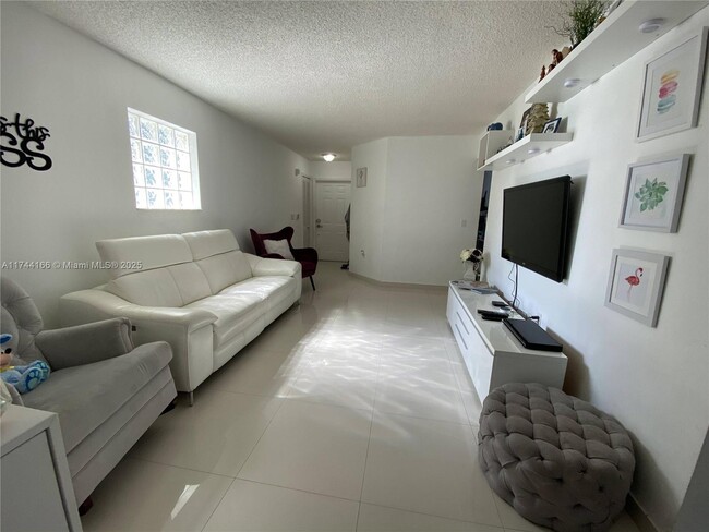 Foto del edificio - 7785 NW 22nd Ct