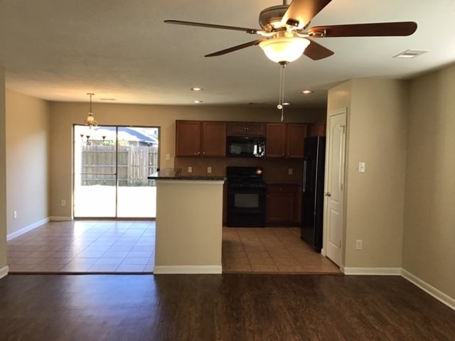 Foto del edificio - 16215 Ranchland Ln