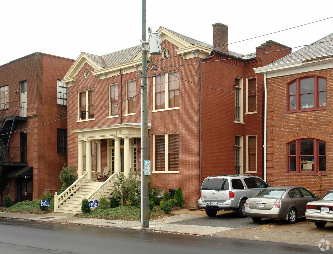 Building Photo - 521 Church St