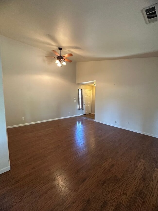 Building Photo - REMODELED 3 BEDROOM 2 BATHROOM HOME IN THE...