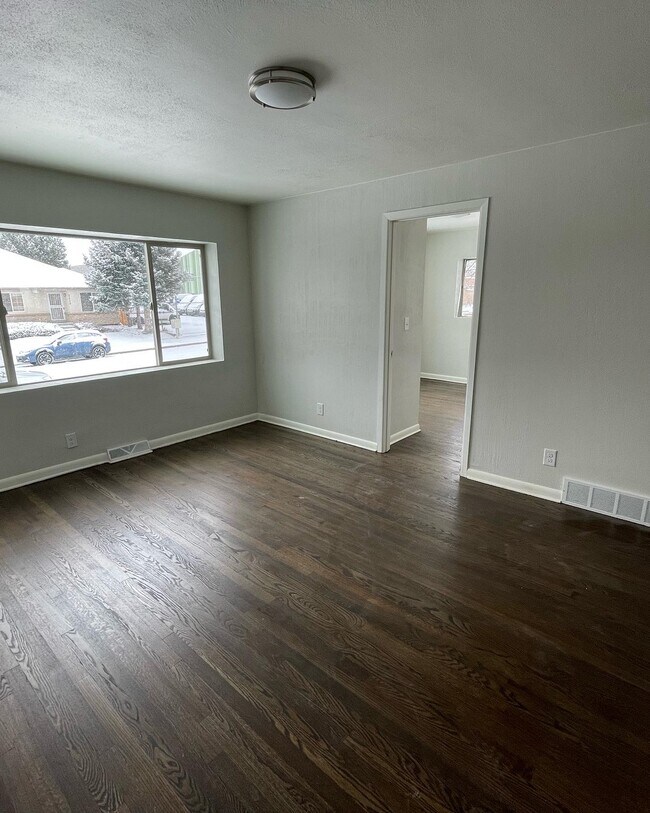 Living area - 3427 Grape St