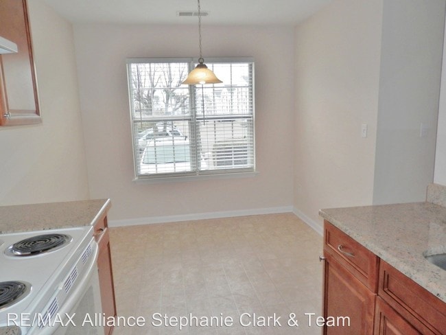 Building Photo - 2 br, 2 bath House - 1801 Chantilly Court