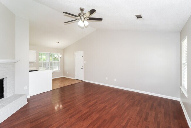 Foto del edificio - 5930 Garden Ridge Dr