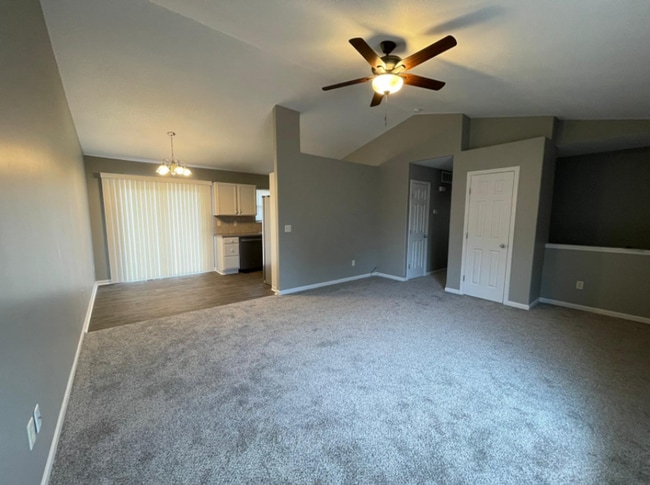 Building Photo - 5 Bedroom 3 Bath Home close to schools and...