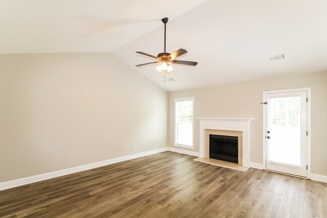 Foto del edificio - 1680 Deer Creek Ln