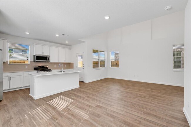 Building Photo - 5023 Visionary Dr