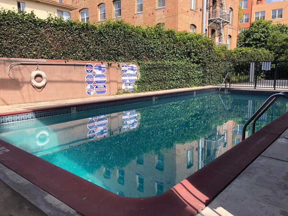 Foto del edificio - 1849 Garfield Place Hollywood, CA 90028