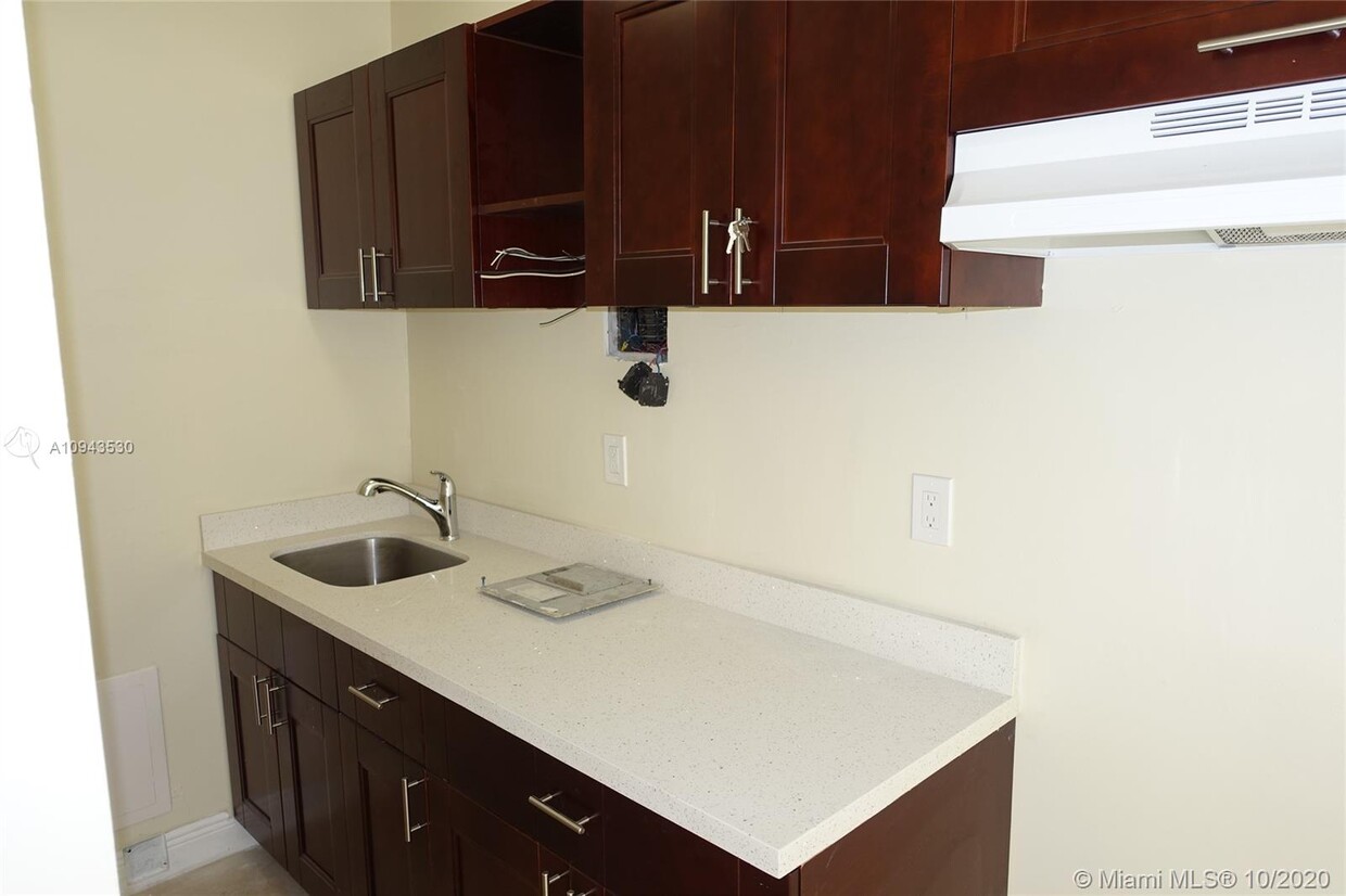 Foto principal - 703 NW 19th Terrace