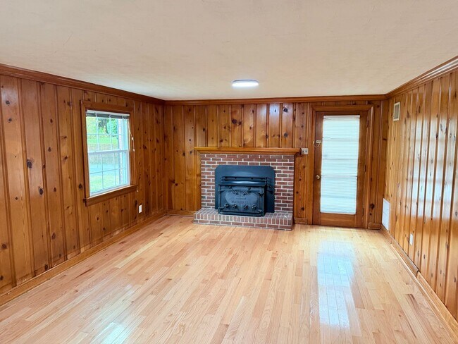 Foto del edificio - 7381 Barnette Ave