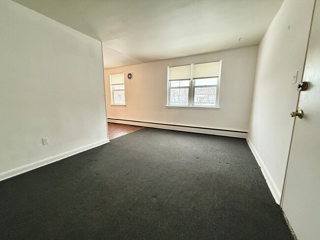 Building Photo - Spacious 1-Bedroom Apartment in a Quiet Ne...