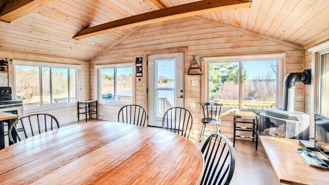 Photo du bâtiment - 100 Sand Bay Rd