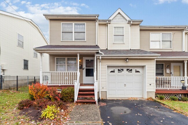 Photo - 283 Muhammad Ali Ave House