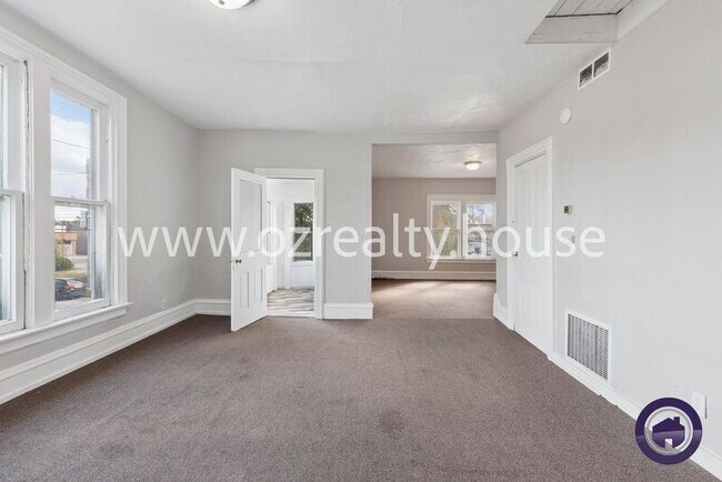 Foto del edificio - 1016 Mallet St