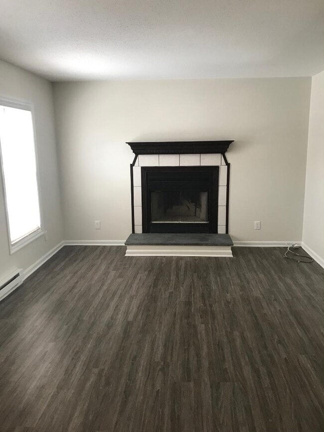 Building Photo - 245 Colonial Ave