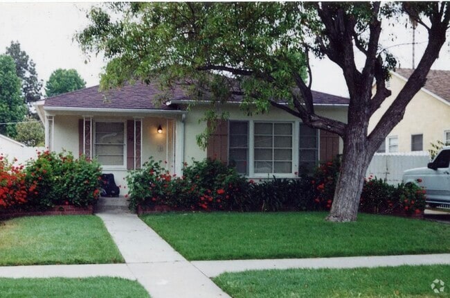 Building Photo - 5026 Newcastle Ave
