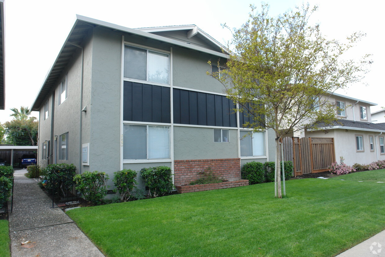 Primary Photo - 4260 Payne Ave