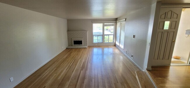Foto del edificio - 133 Forest Hill Dr