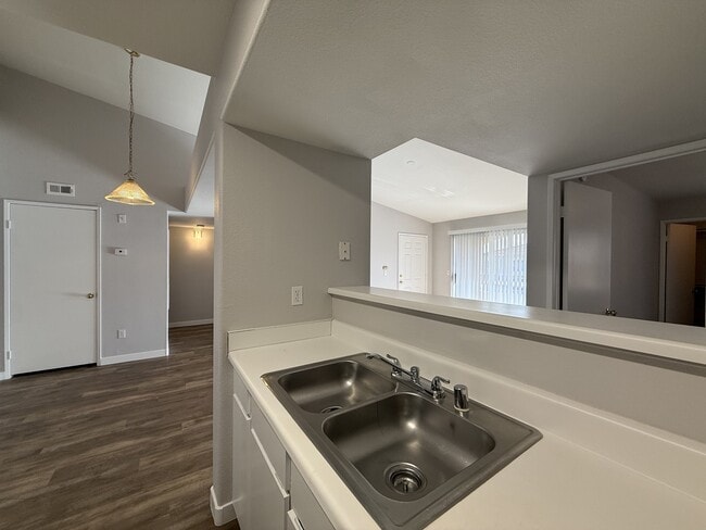 Building Photo - 7885 W Flamingo Rd