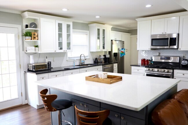 Foto del edificio - 6858 Lockridge Dr NW