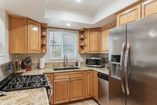 Building Photo - Furnished 3BR PB Gem – Walk to Beach & Bay