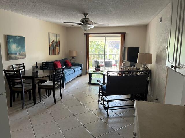 Foto principal - 251 S Cypress Rd