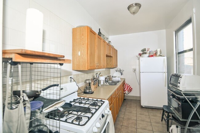 Foto del edificio - 1559 W Pratt Blvd