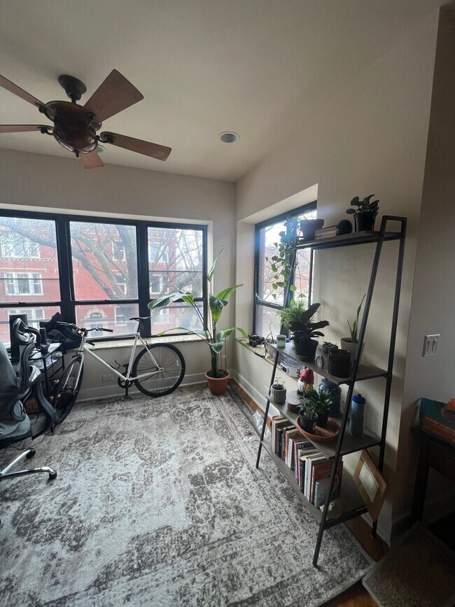 Foto del edificio - 2649 N Washtenaw Ave