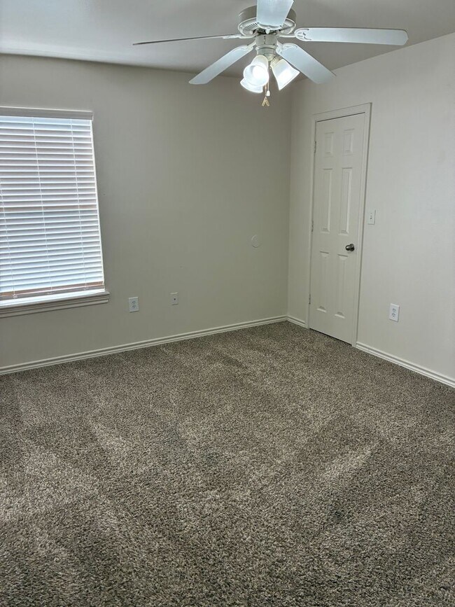 Foto del edificio - 810 N Belmont Ave