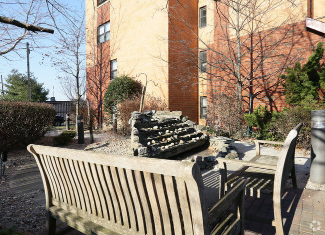 Foto del edificio - Apex Senior Housing