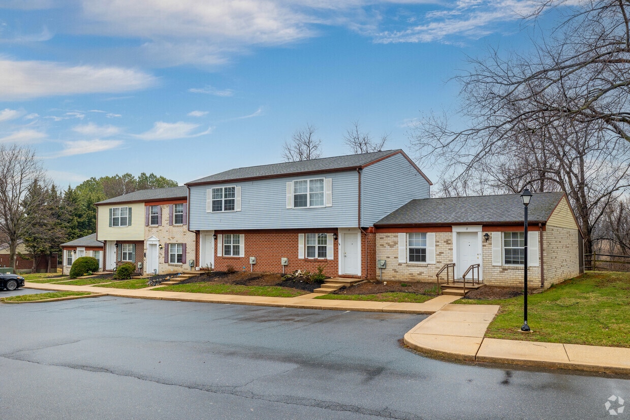 Primary Photo - Meadowside Apartments