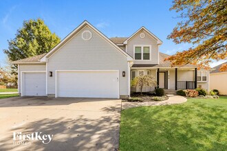 Building Photo - 819 Trailway Dr