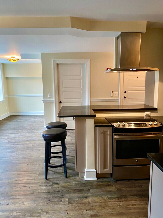 kitchen/dining - 80 State St