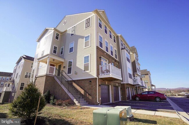Building Photo - 6163 Margarita Way