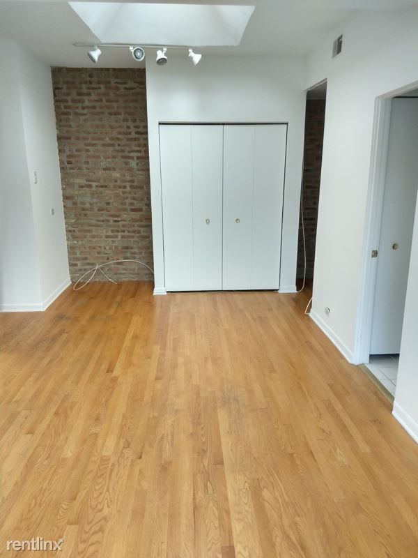 Foto principal - 1 br, 1 bath Apartment - 2522 N Southport Ave