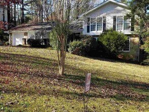Building Photo - 4077 Linda Ln SW