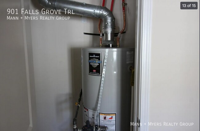 Building Photo - 901 Falls Grove Trl