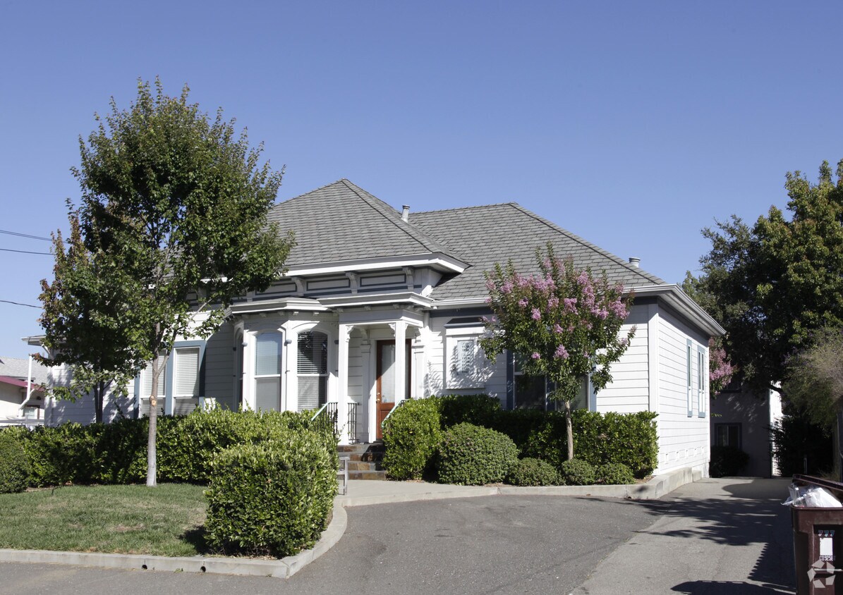 Building Photo - 1129-1143 Grove Way