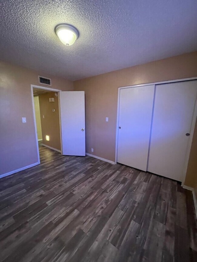 Foto del edificio - 8439 E Coronado Rd