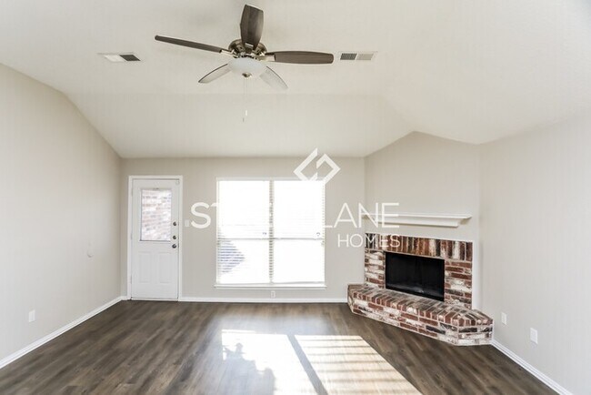 Building Photo - Now offering $1050 off first full month!