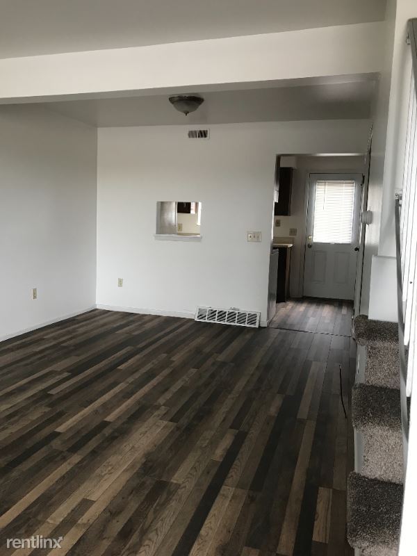 Building Photo - 3 br, 1 bath Townhome - 1200 N. Hemlock Rd