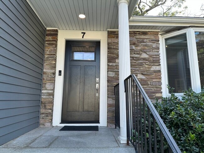 Building Photo - 7 Sevland Rd