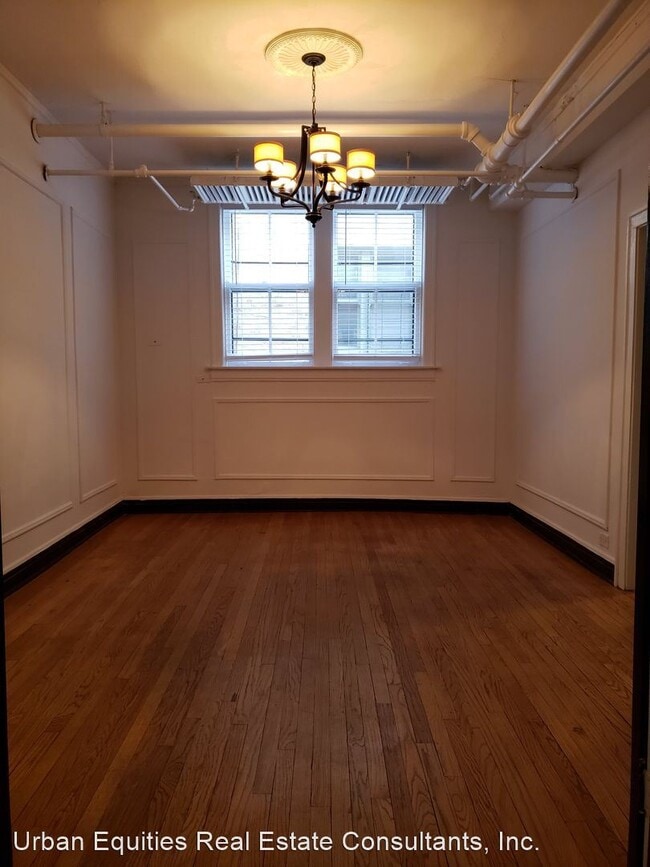 Building Photo - 1501 W Granville Ave