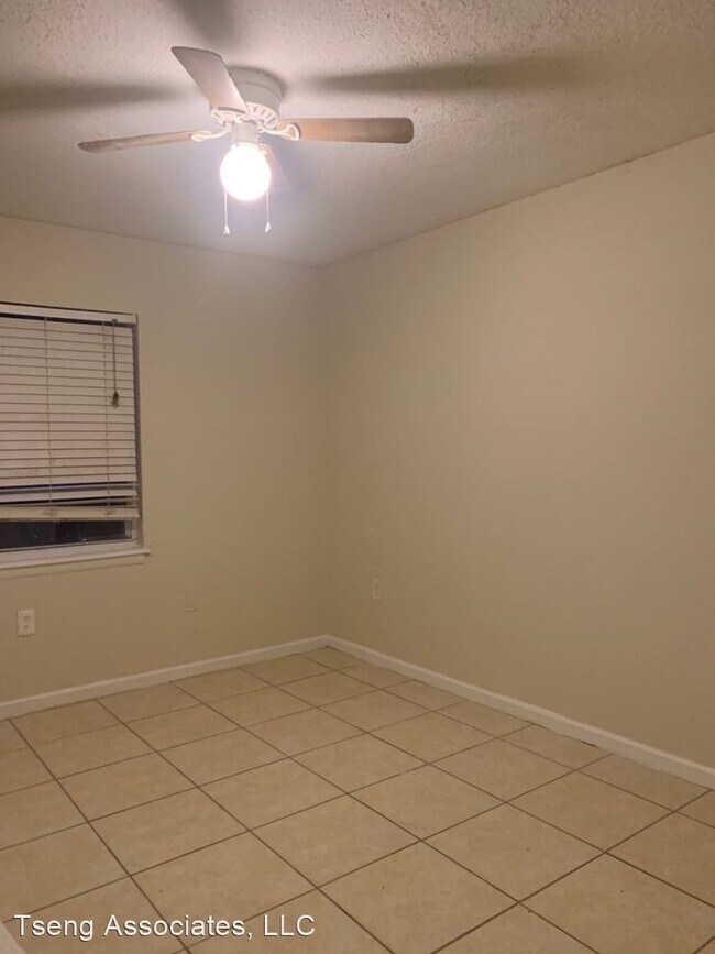 Building Photo - 4 br, 2 bath House - 10011 N. Lantana Ave.