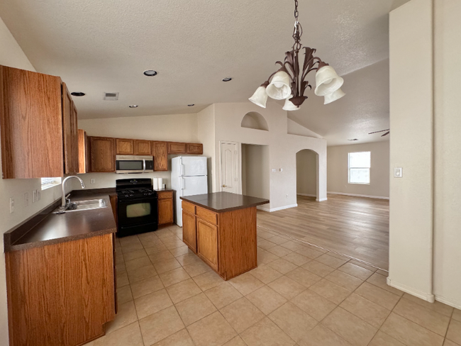 Building Photo - 1125 Toscana Dr SE