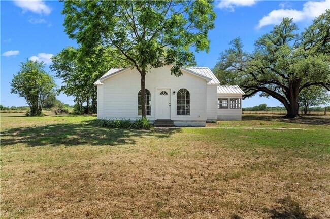 Foto del edificio - Coming Soon – Charming Remodeled Home on H...