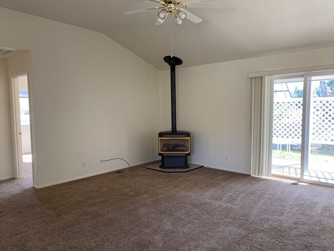 Foto del edificio - Hucrest 2 Bedroom 2 Bath House!