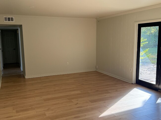 Foto del edificio - 5228 Rutland Ave